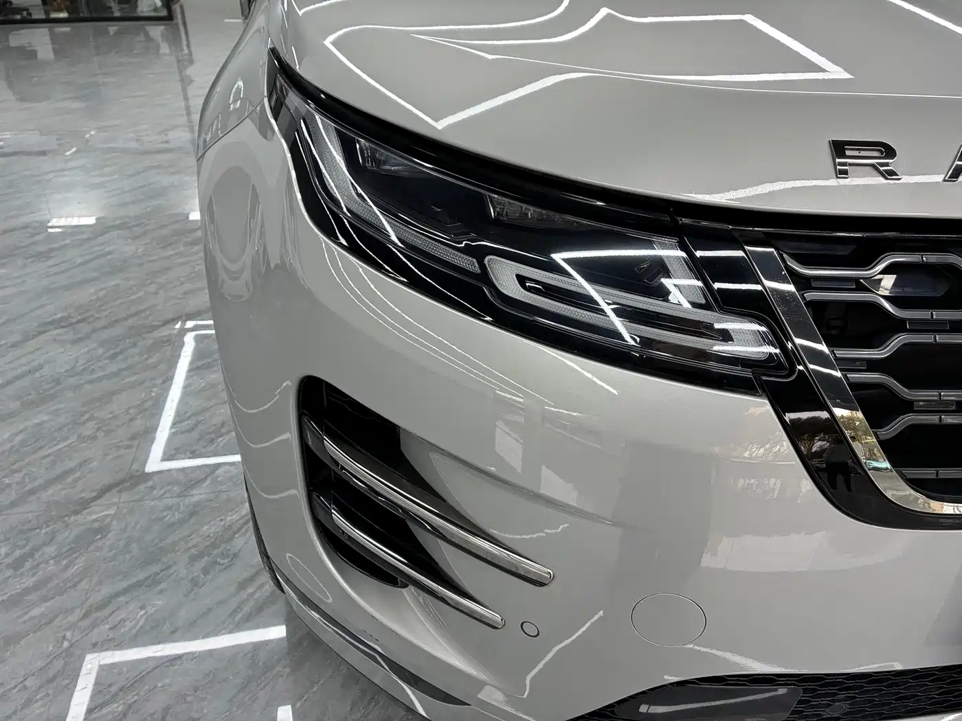 Land Rover Range Rover Evoque 2022 Facelift Range Rover Evoque L 249PS R-Dynamic Luxury фото 20