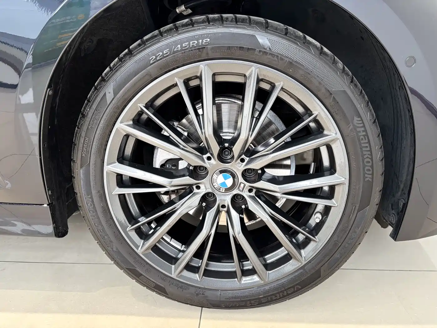 BMW 3 Series 2023 325i M Sport Black Night Package фото 21
