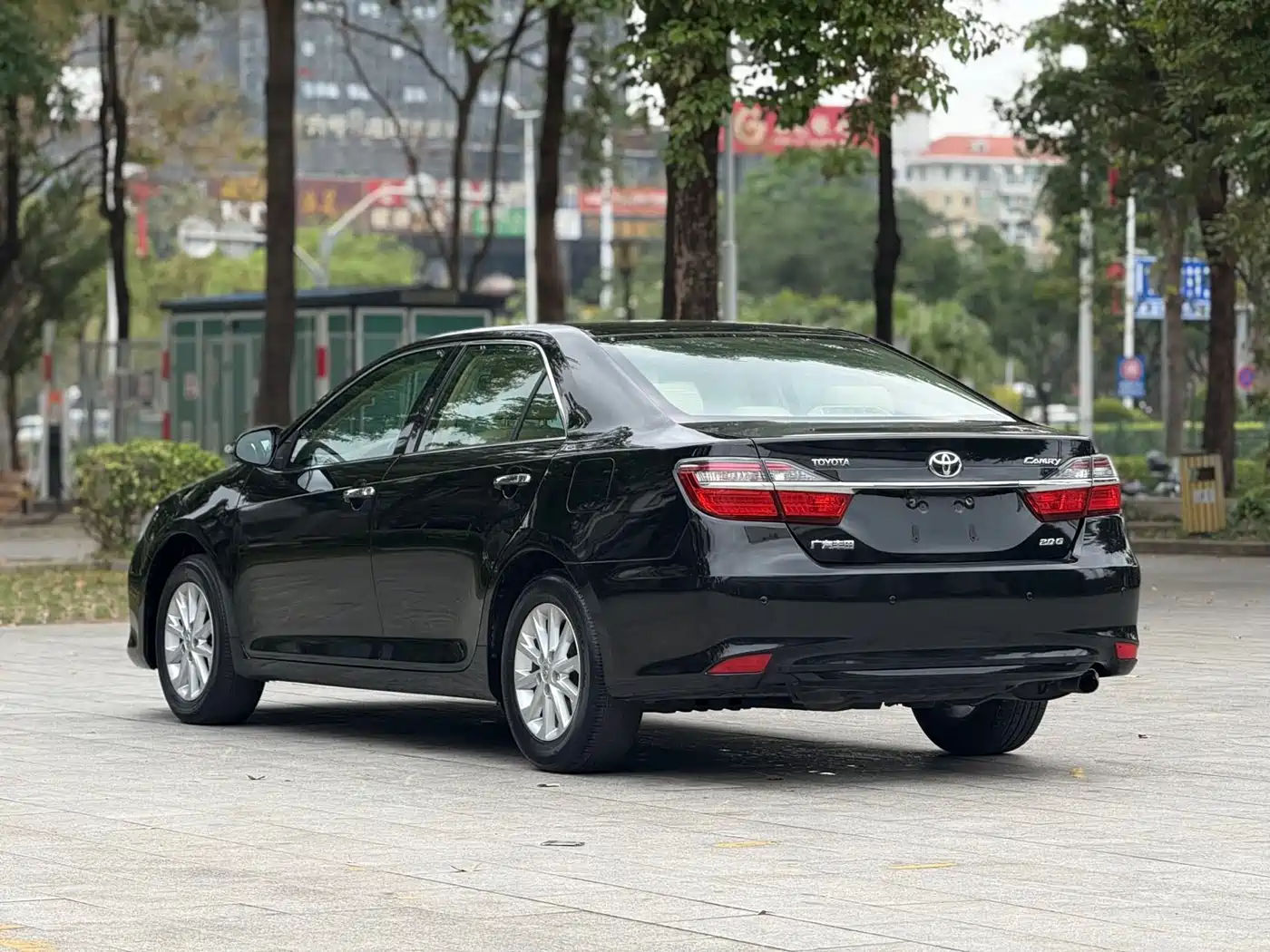 Toyota Camry 2016 2.0G 10th Anniversary Leading Edition фото 19