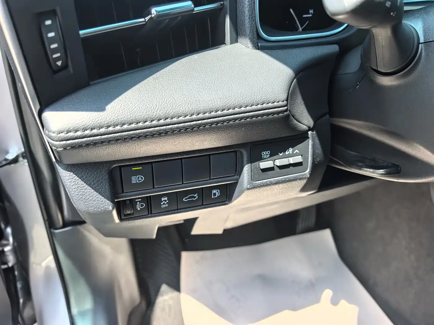 Toyota Avalon 2022 2.0L Luxury Edition фото 15