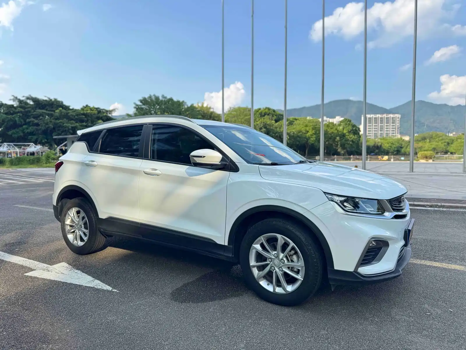 Фото 3 - Geely Coolray