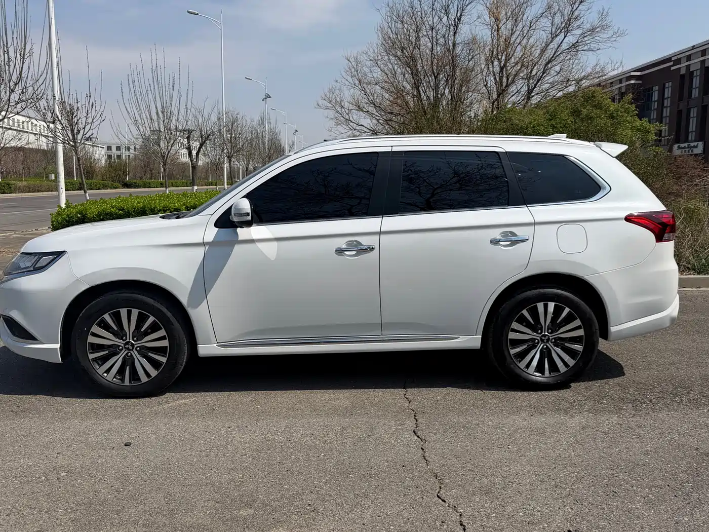 Mitsubishi Outlander 2021 2.4L 4WD Deluxe Edition 7-Seater фото 10
