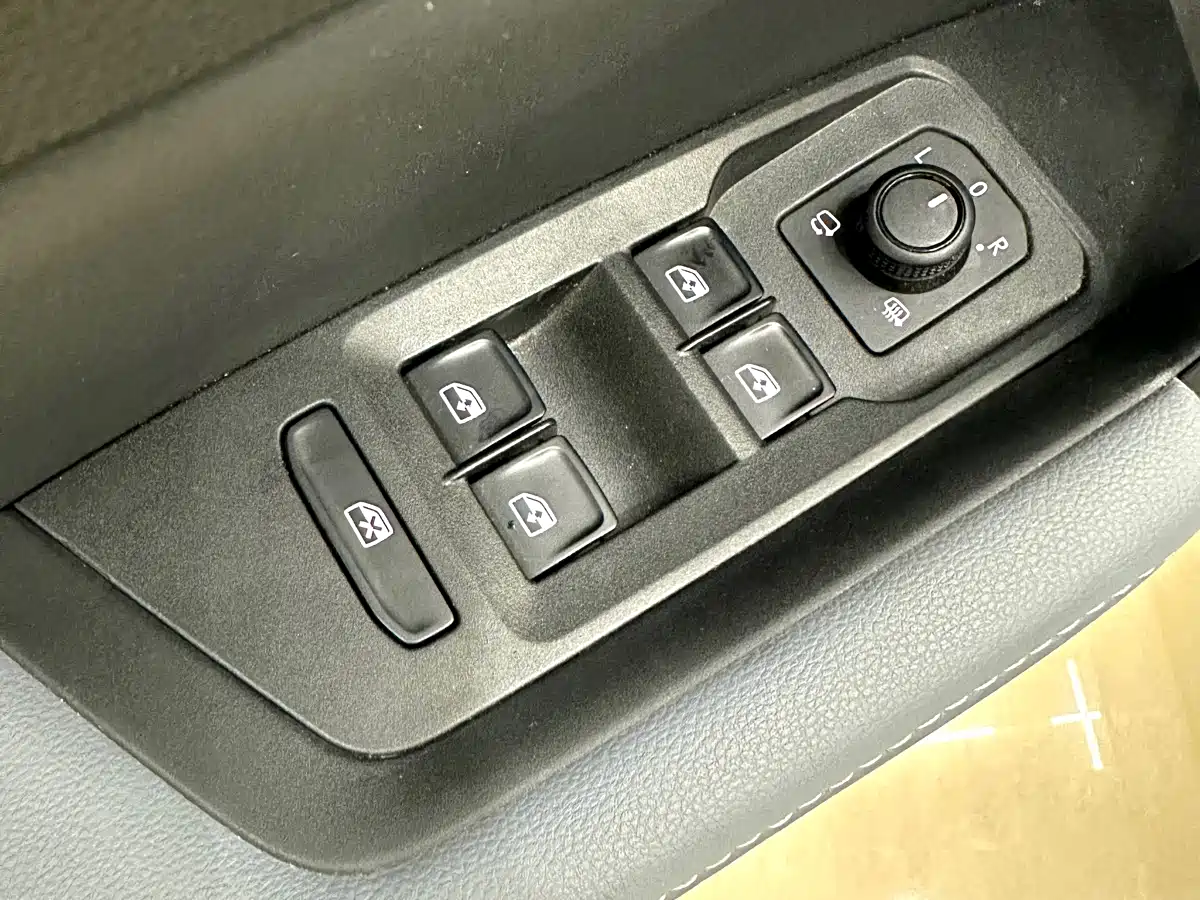 Volkswagen Lavida 2023 Facelift 1.5L Automatic 5 Million Edition фото 11