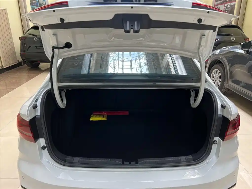 Volkswagen Lavida 2023 1.5L Auto Five Million Edition фото 18