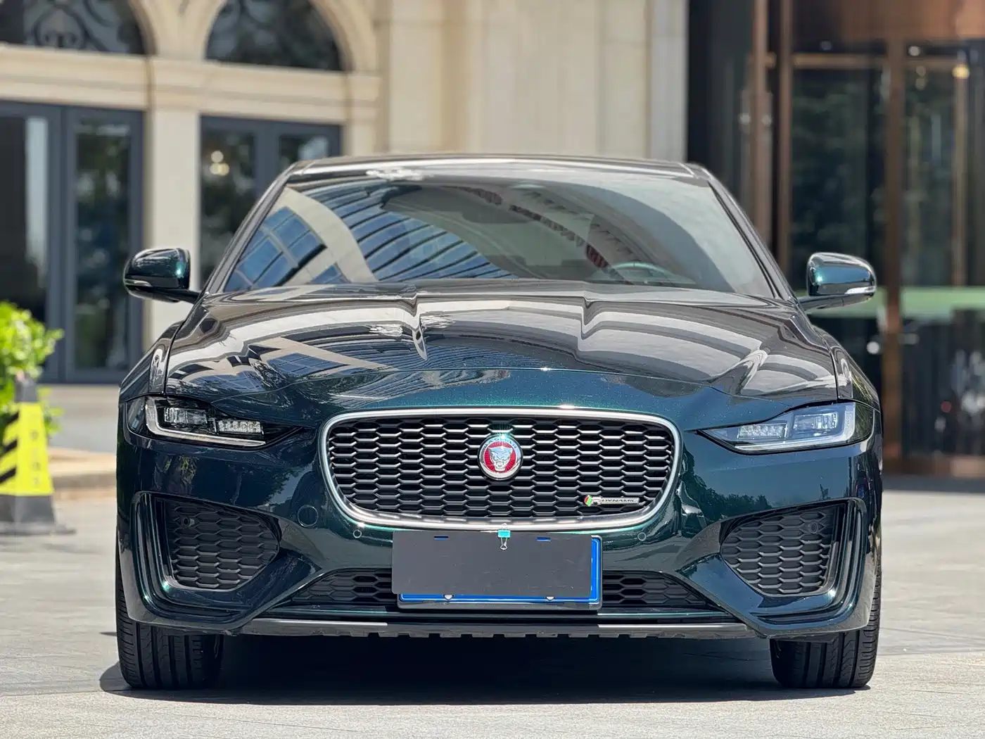 Jaguar XEL 2023 2.0T 250PS R-DYNAMIC S Progressive Sport фото 2