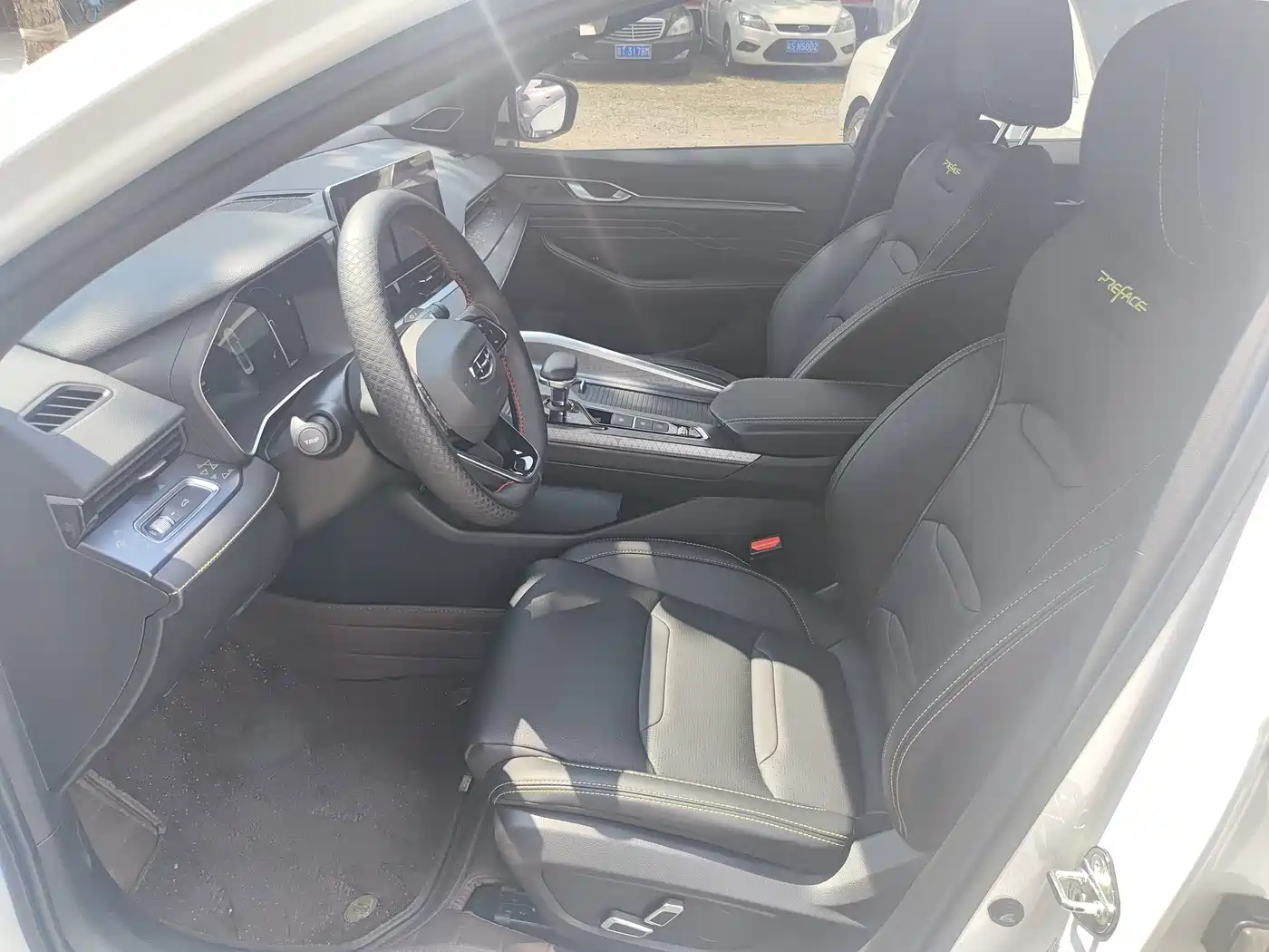 Фото 4 - Geely Preface