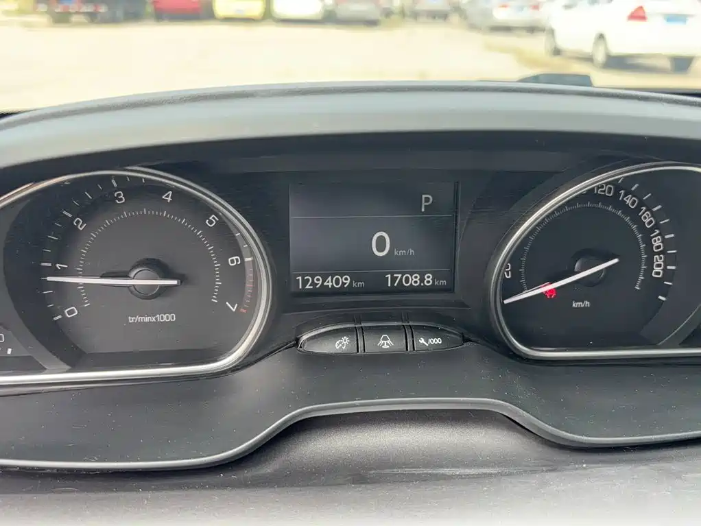 صورة 18 - Peugeot 2008
