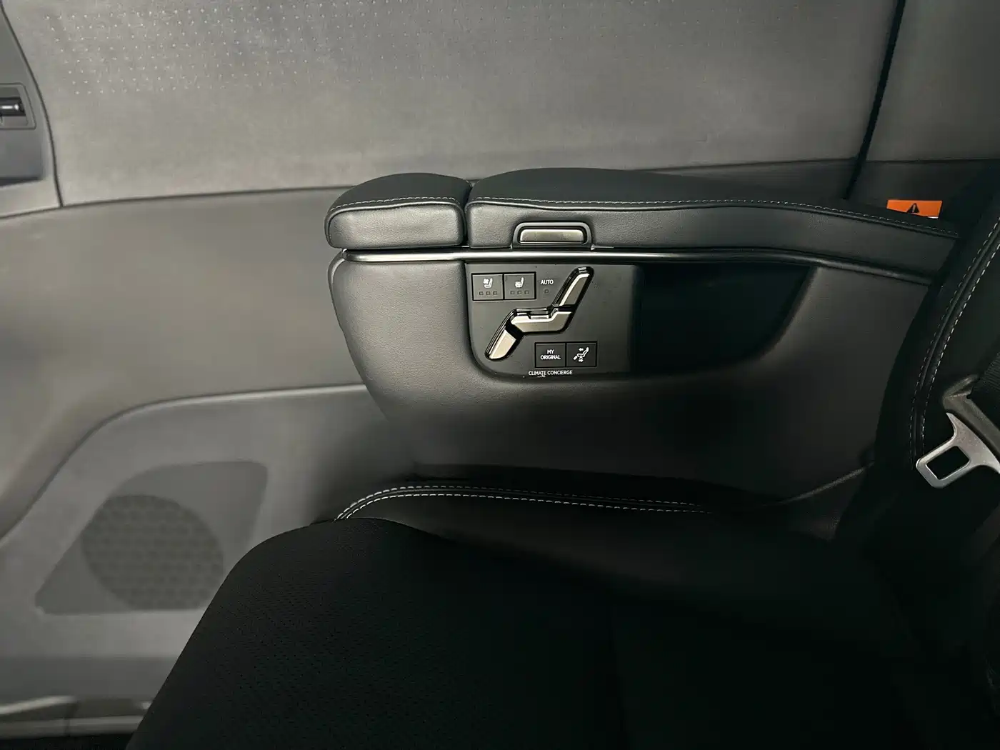 Lexus LM 2024 2023 350h 7-Seater Elegance Edition