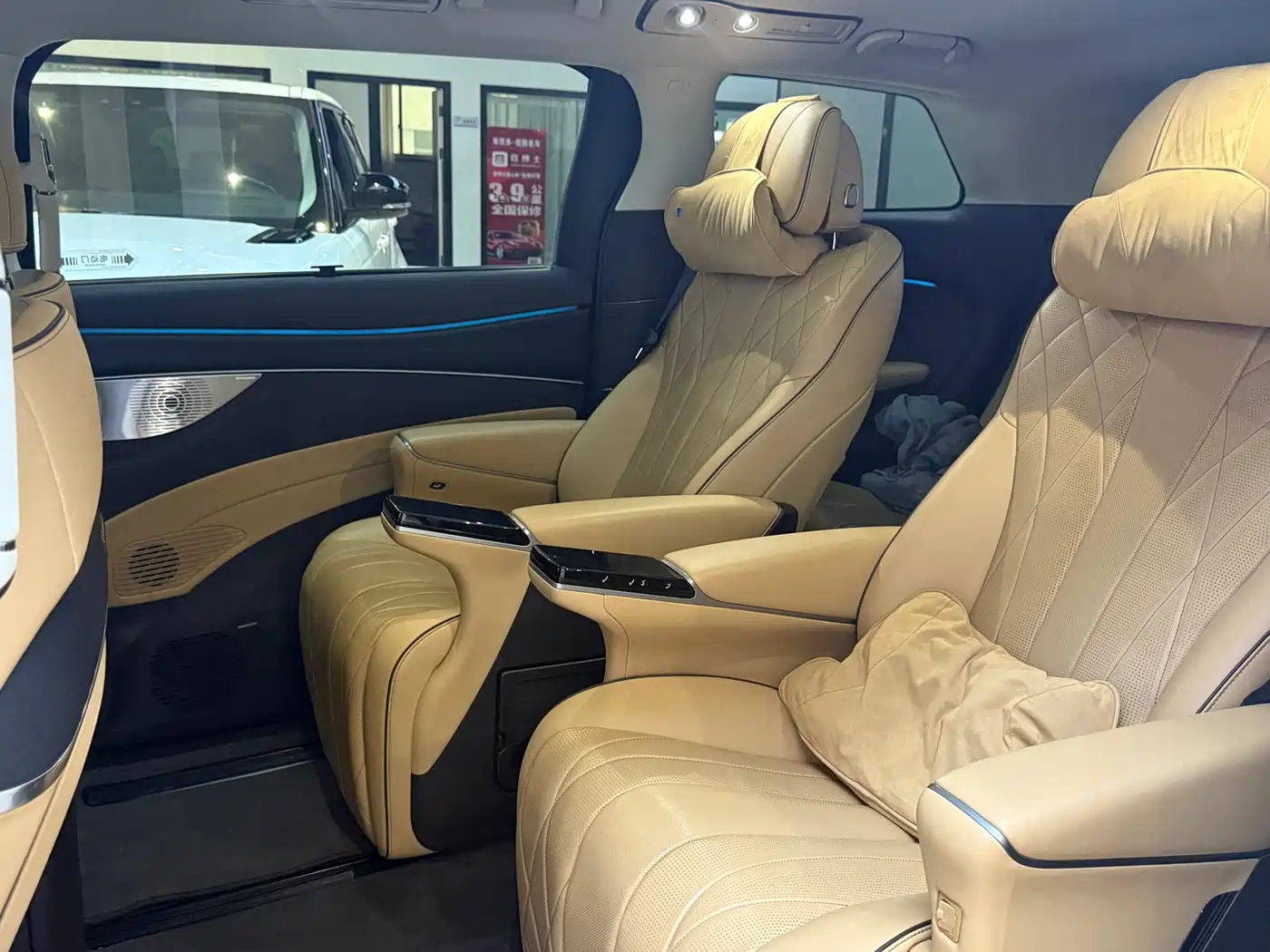 Denza D9 2024 DM-i 980 AWD Premium фото 6