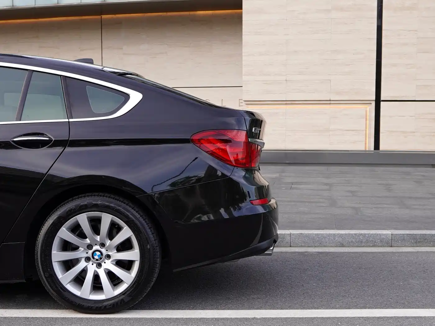BMW 5 Series GT 2013 535i Leadership фото 24