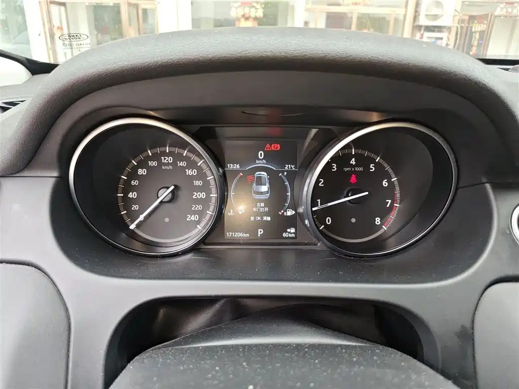 Land Rover Discovery Sport 2017 2.0T HSE фото 4