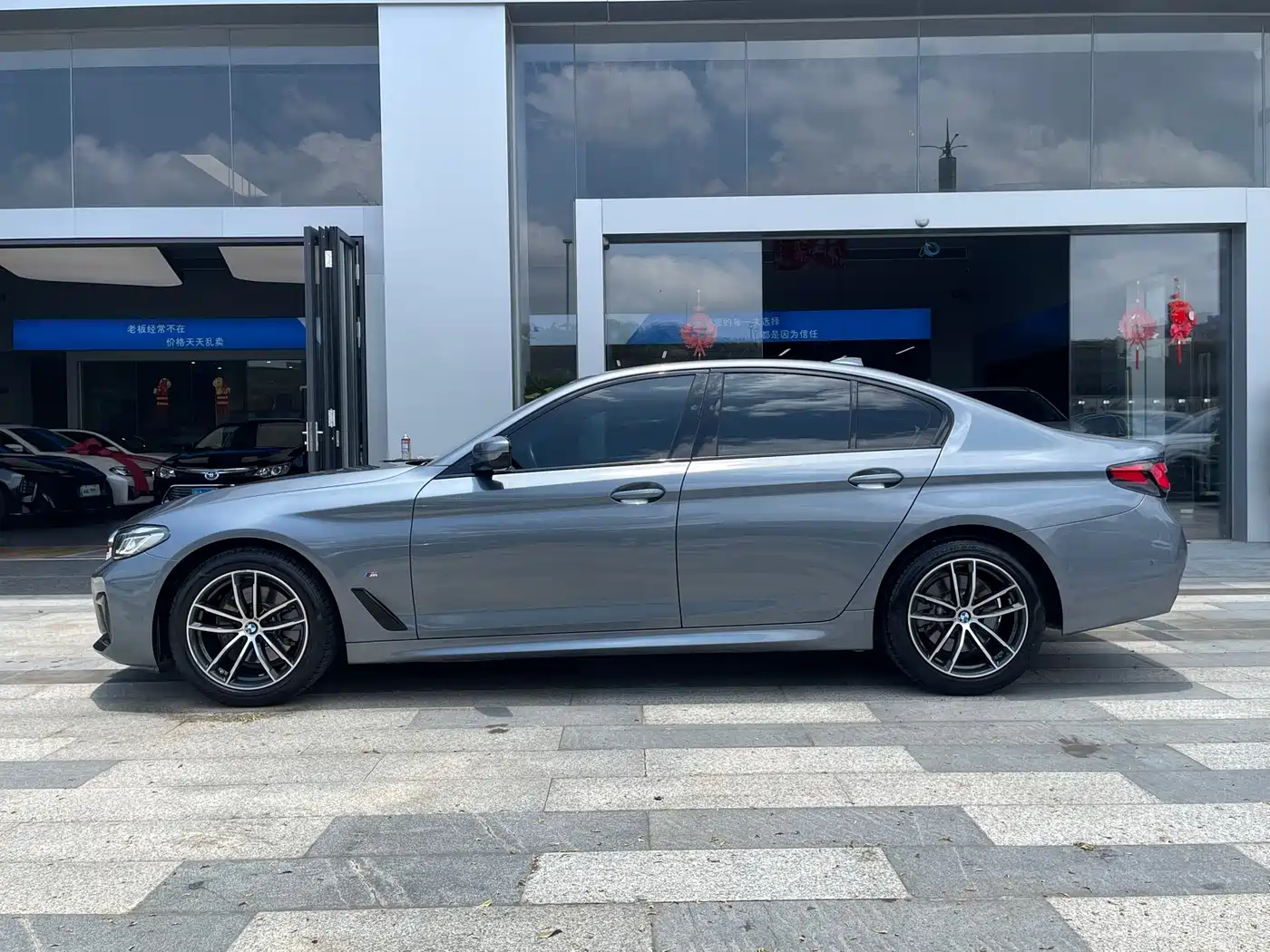 BMW 5 Series (Import) 2021 525i M Sport Package фото 3
