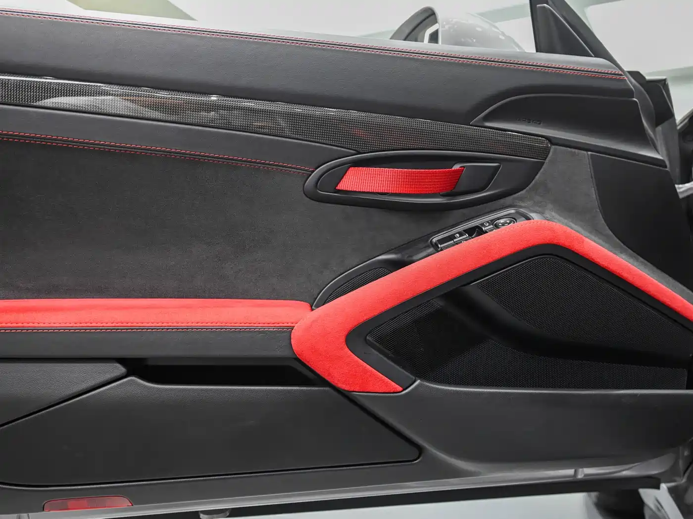 Porsche 911 2018 GT2 RS 3.8T фото 9
