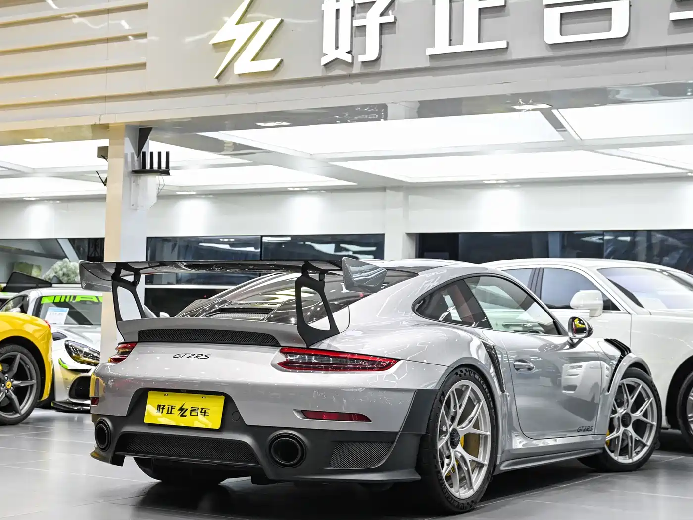 Porsche 911 2018 GT2 RS 3.8T фото 8
