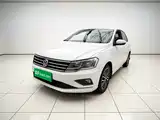 Photo 2 - Volkswagen Jetta