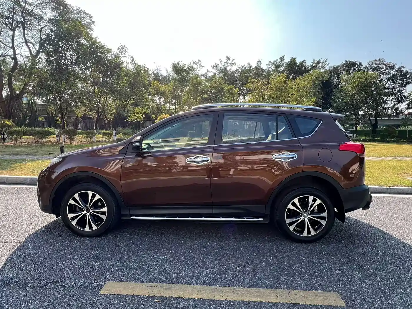 Toyota RAV4 Rongfang 2015 2.5L Auto 4WD Premium Edition фото 13
