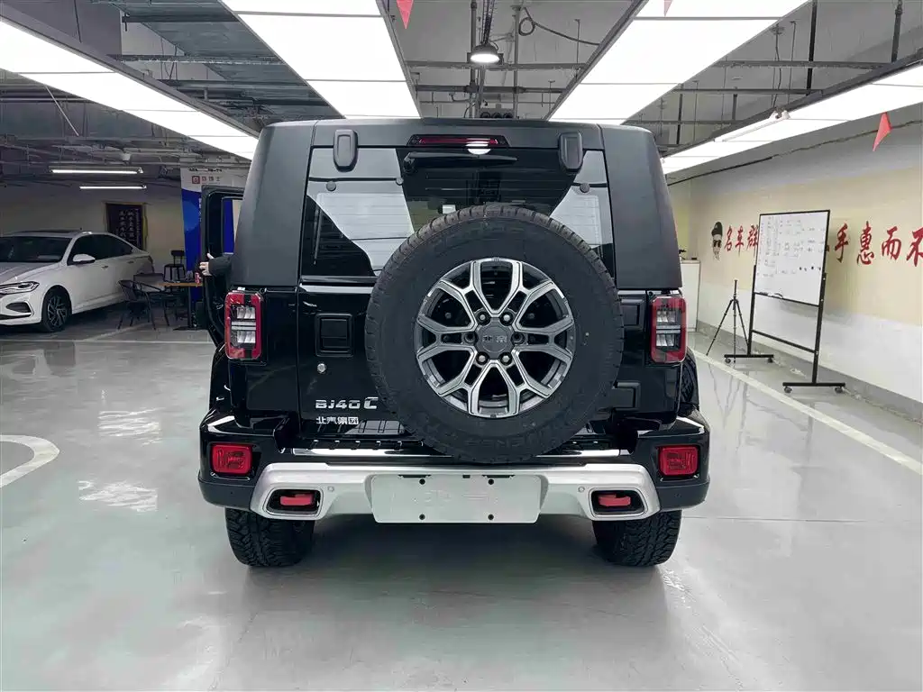 BAIC ORV Beijing Offroad BJ40 2023 2.0T Auto 4WD Urban Hunter Knight Edition фото 11