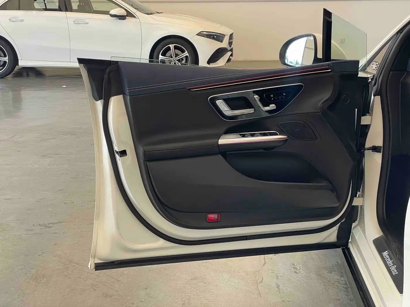 Mercedes-Benz EQE 2025 2025 Model 500 4MATIC Luxury Edition