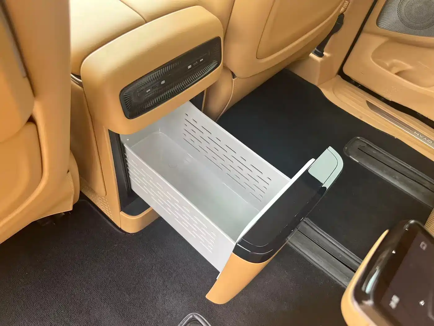 Voyah Auto Voyah Dreamer 2025 Model PHEV 4WD Premium QianKun Edition фото 10