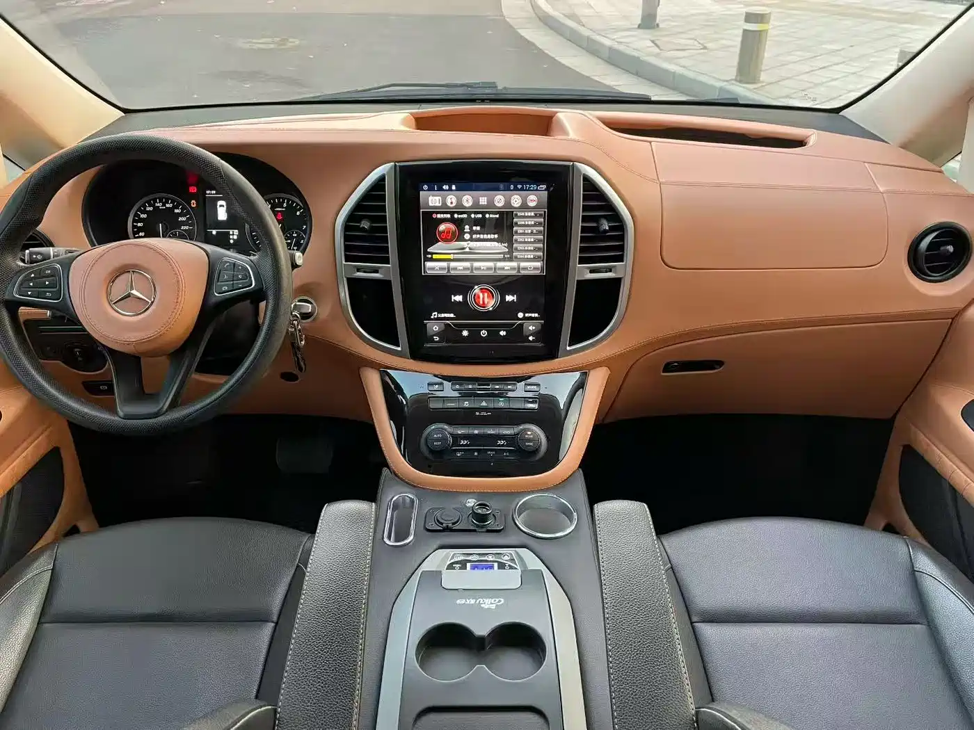 Mercedes-Benz Vito 2020 2.0T Elite Edition (7-seater) фото 6