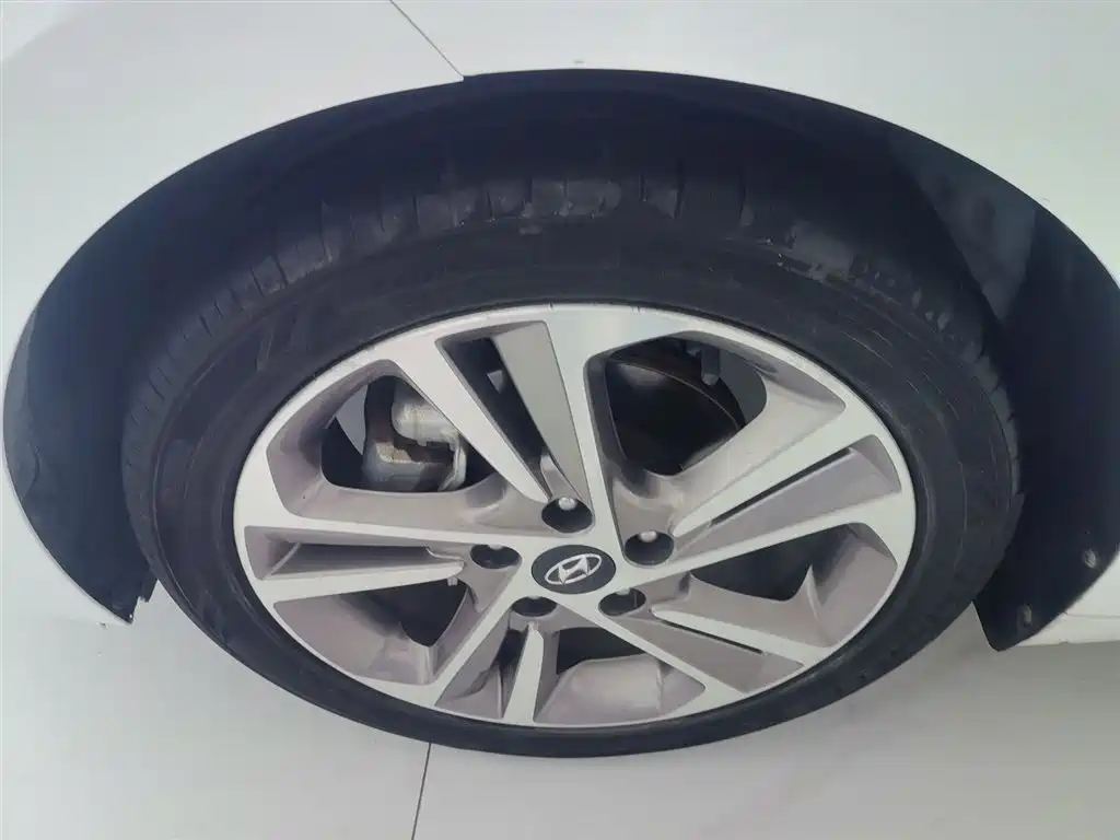Hyundai Elantra 2016 Model 1.6L Automatic Smart Elite фото 23