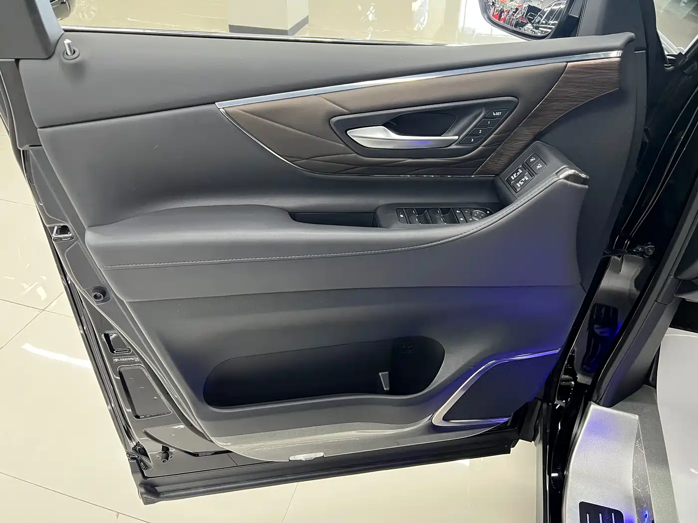 Toyota Alphard 2024 Hybrid 2.5L Prestige Edition фото 19