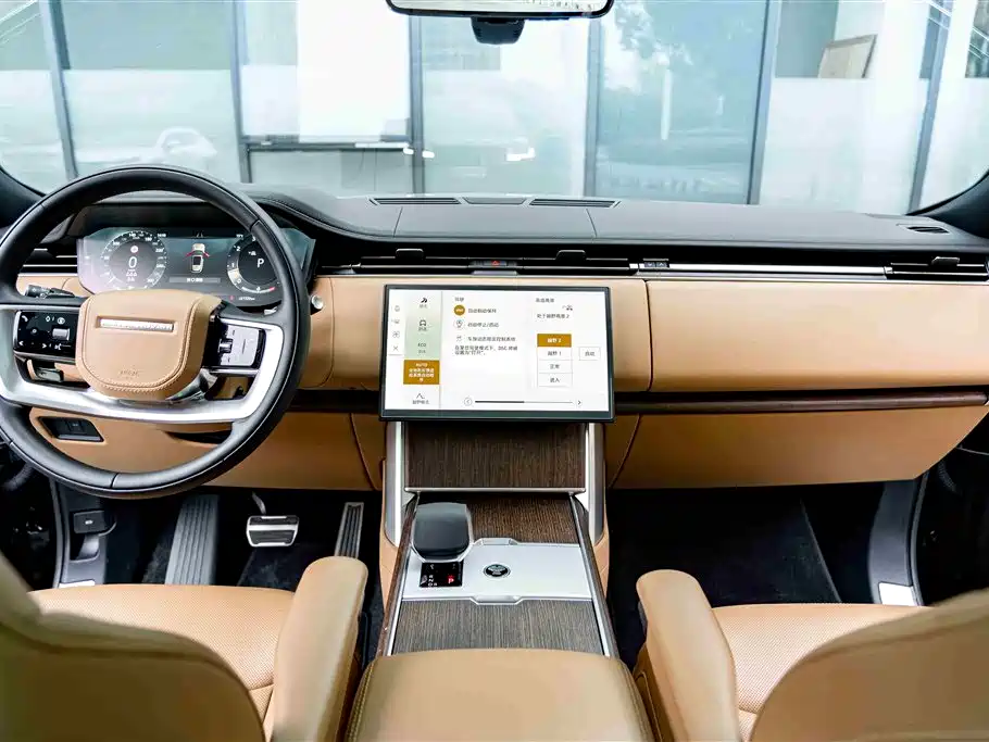 Land Rover Range Rover 2024 3.0 L6 400PS Golden Age Extended 7-Seater фото 14