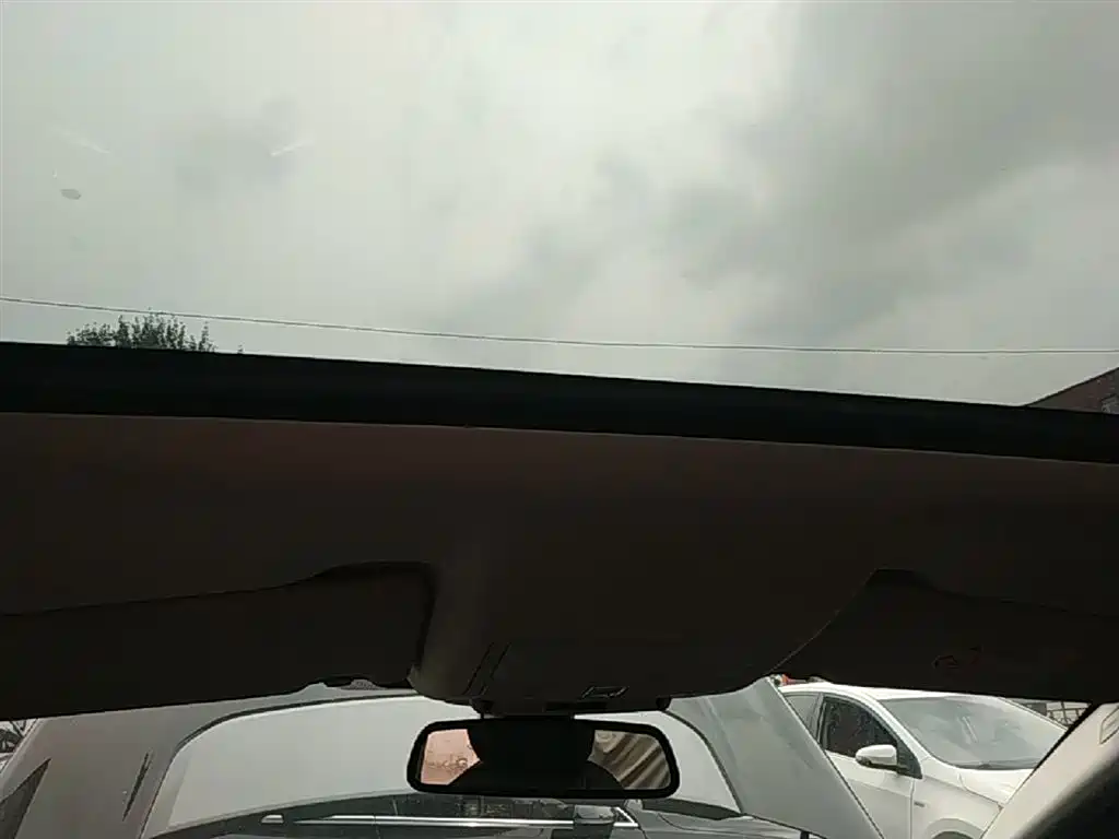 Land Rover Discovery Sport 2018 240PS SE Edition фото 18