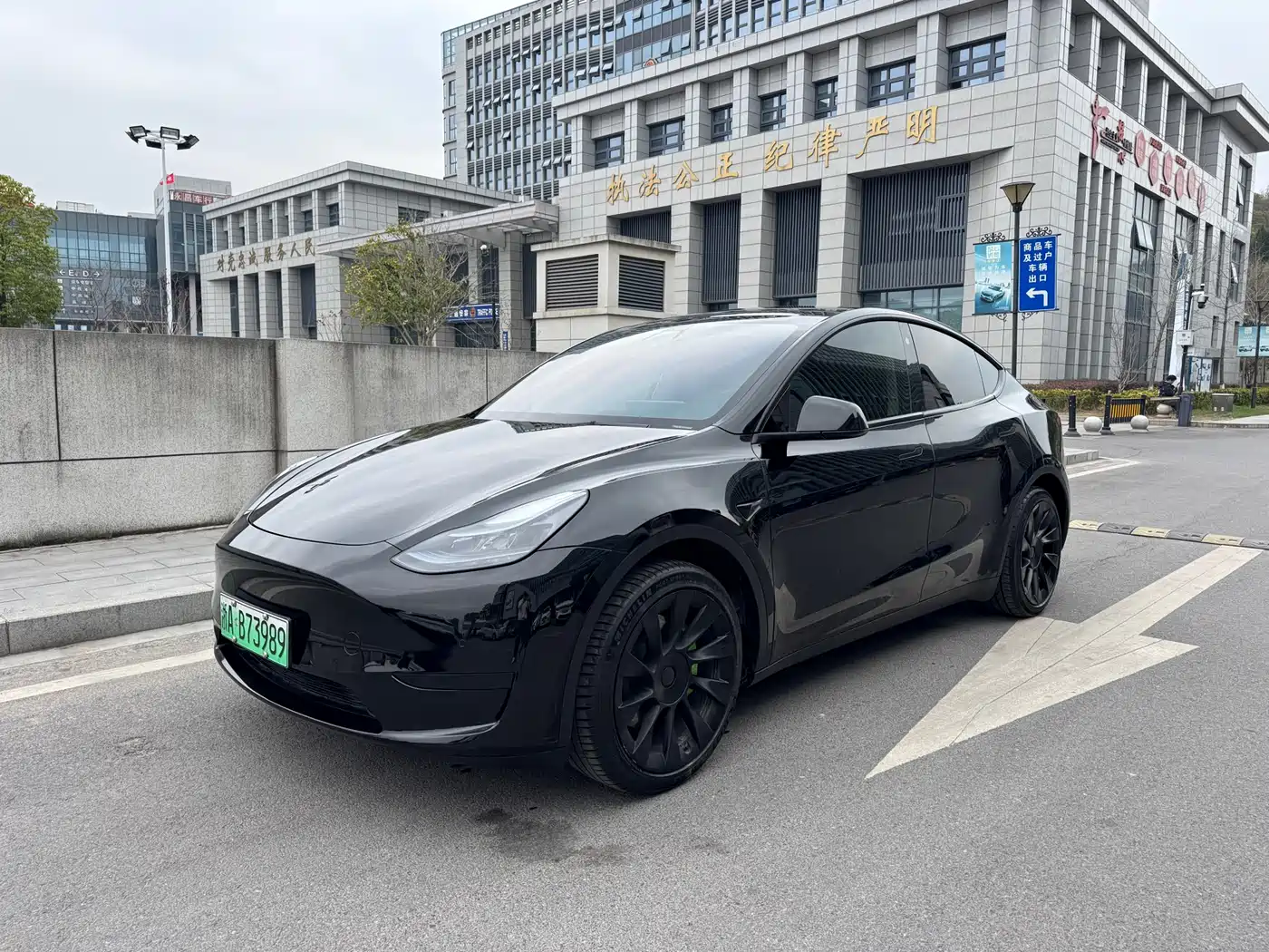 TESLA MODEL Y