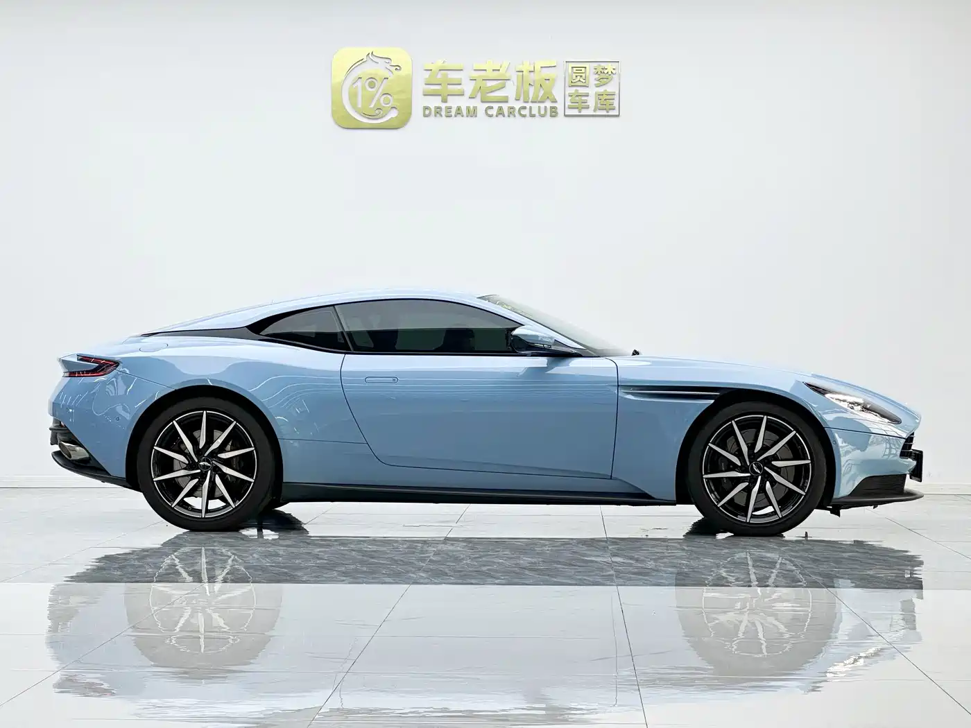 Фото 7 - Aston Martin DB11