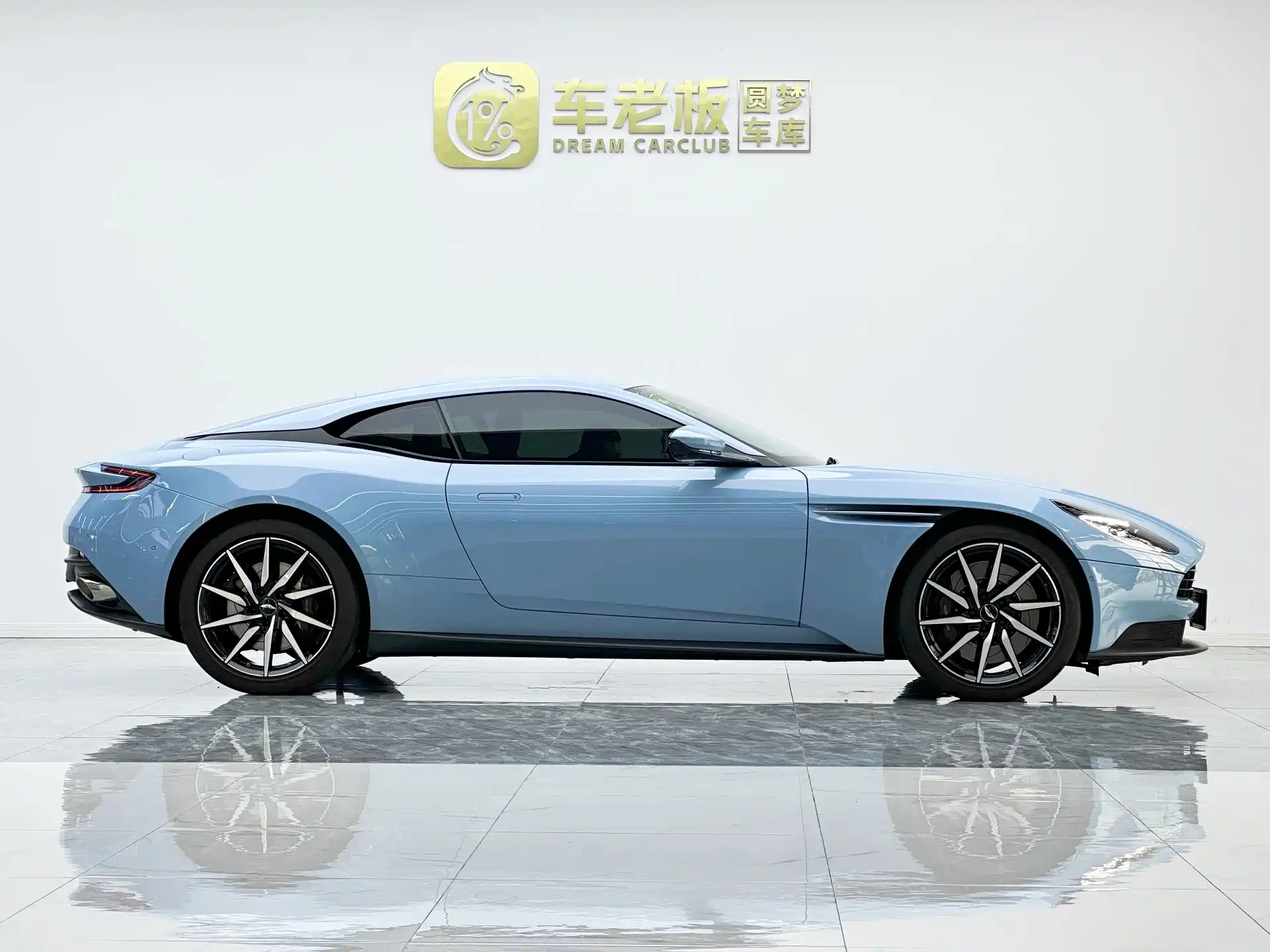 Photo 7 - Aston Martin DB11
