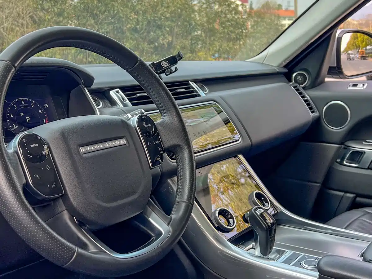 Land Rover Range Rover Sport 2020 3.0 L6 SE фото 15