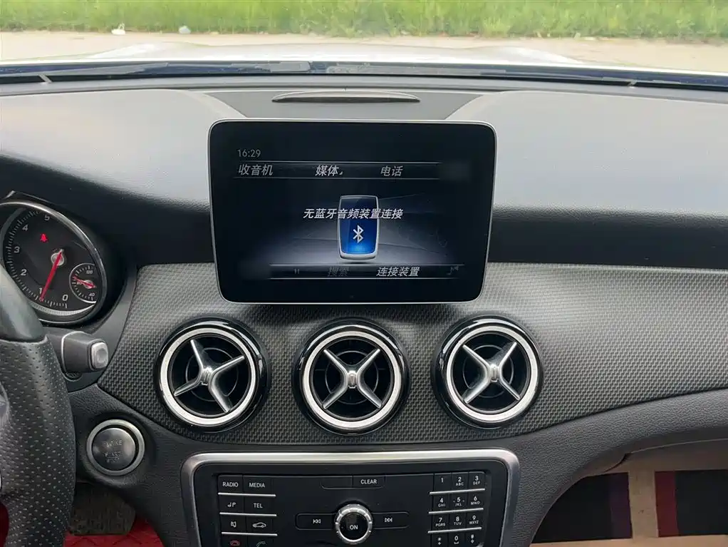 Mercedes-Benz GLA 2018 GLA 200 Dynamic фото 6