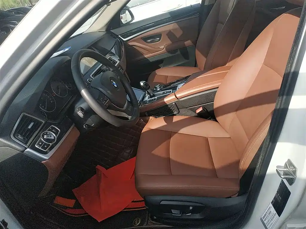 BMW 5 Series 2017 520Li Classic Edition фото 15