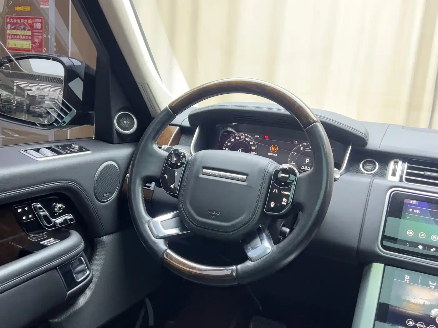 Land Rover Range Rover 2020 3.0 L6 Heritage Extended Edition фото 15
