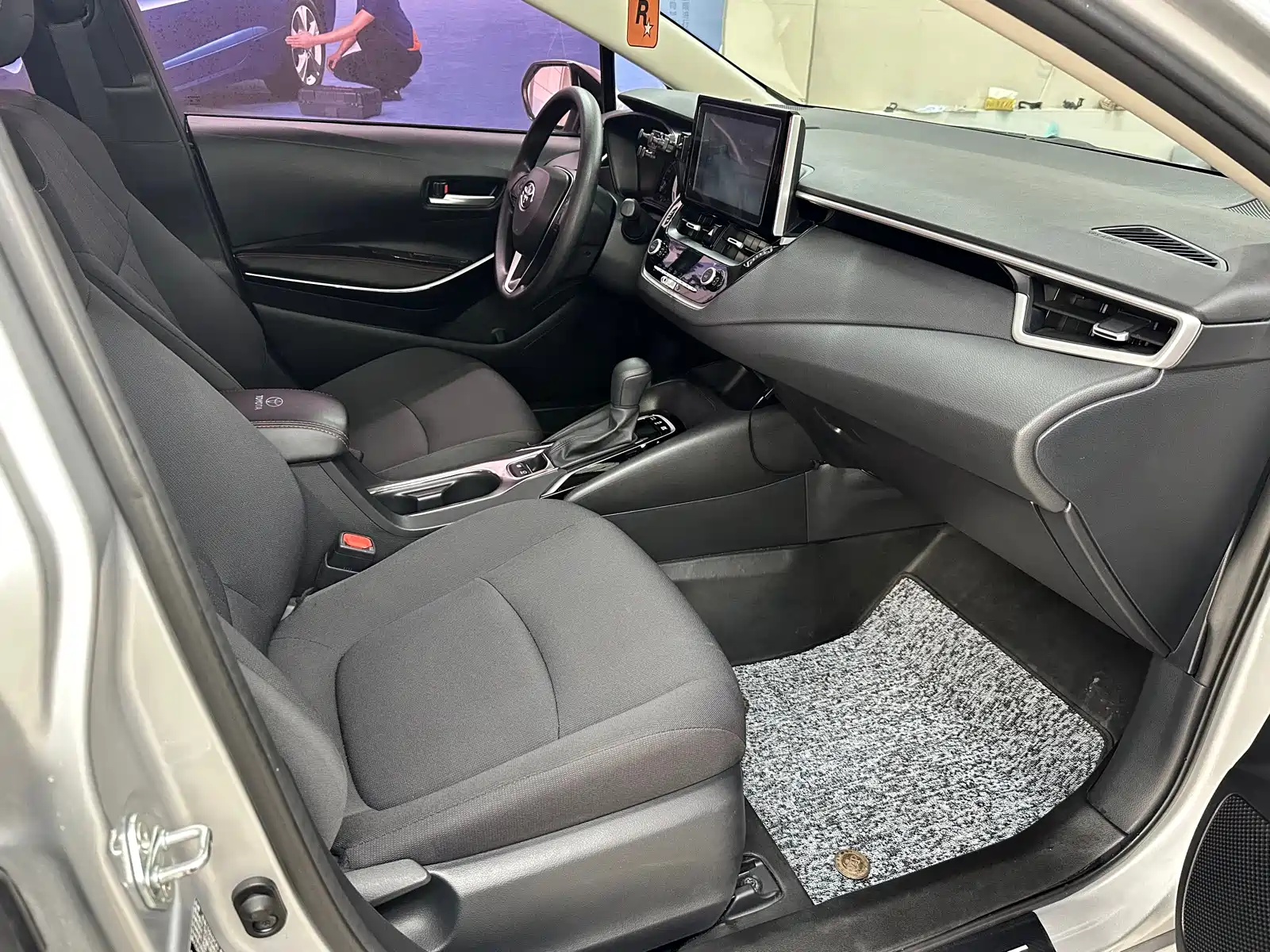 Фото 9 - Toyota Corolla