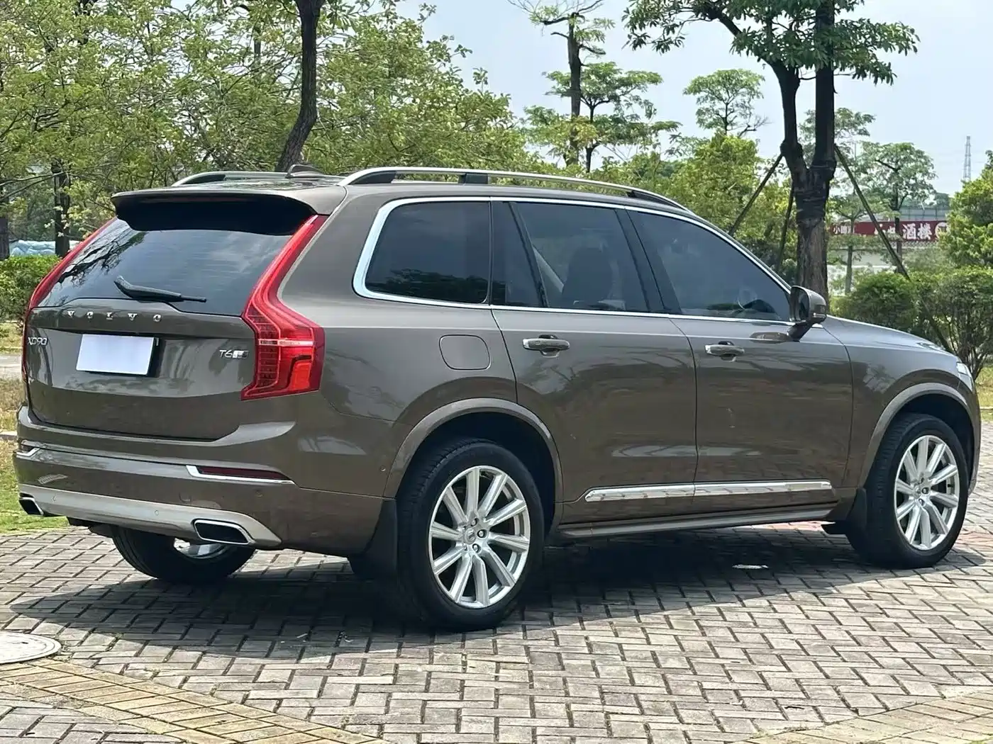 VOLVO XC90