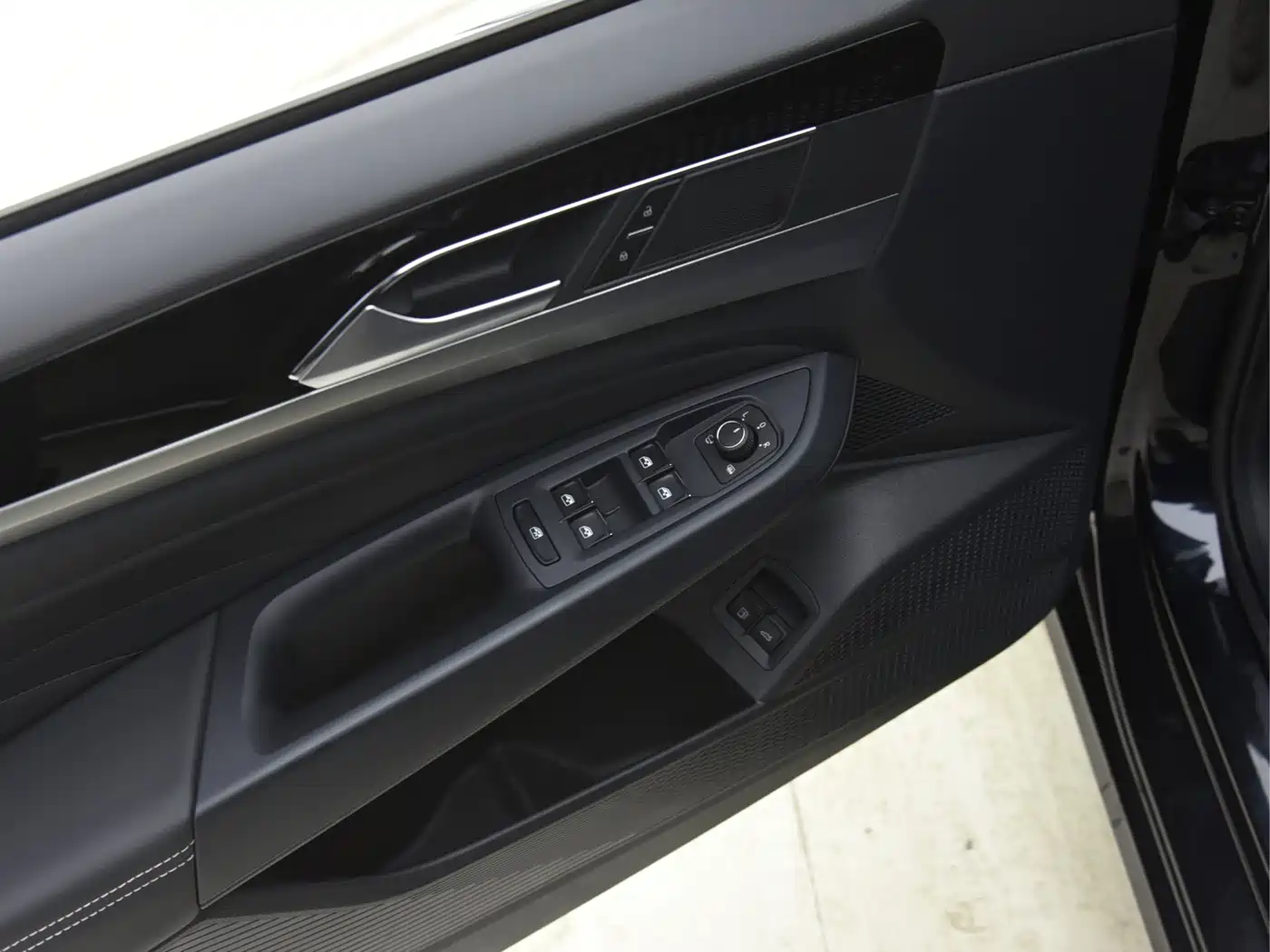 Volkswagen Passat New Energy 2023 430PHEV Hybrid Elite фото 11