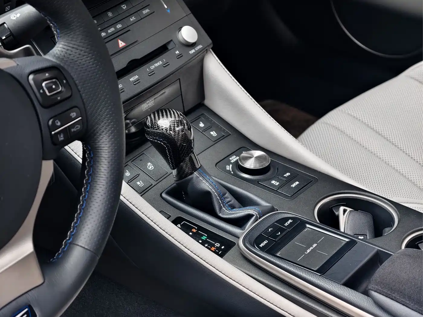 Lexus RC F 2015 F 5.0L Peak Edition фото 5