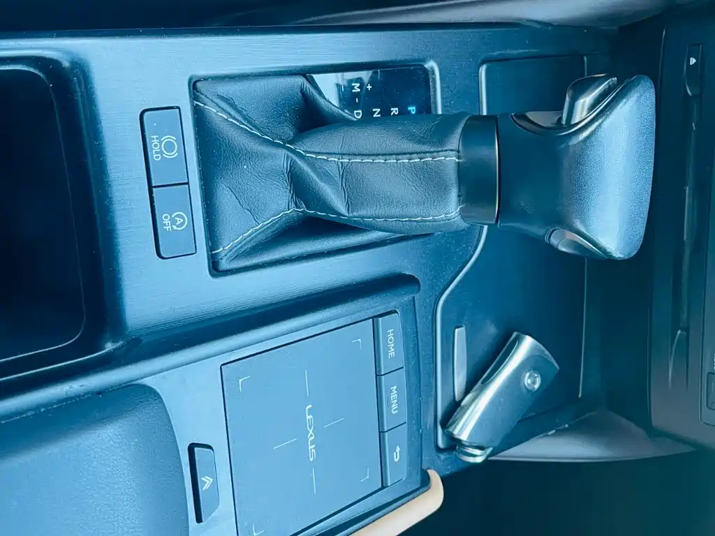 Photo 16 - Lexus ES
