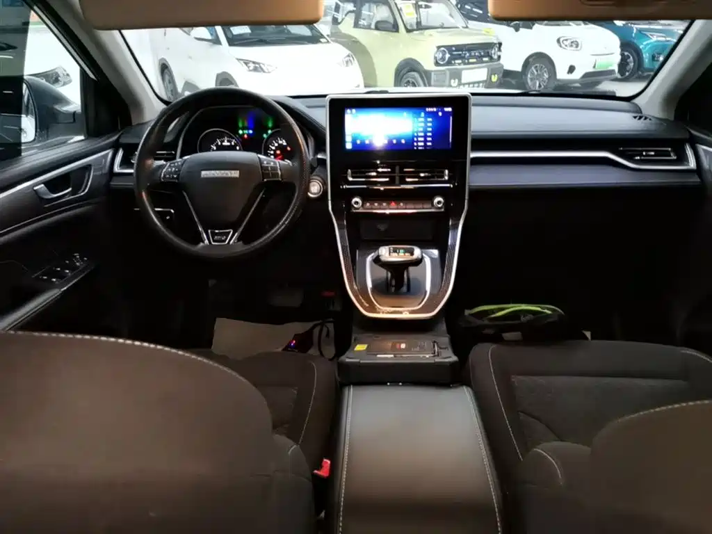 Photo 10 - Haval M6