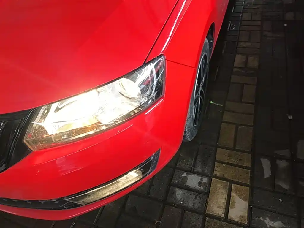 Škoda Skoda Rapid Spaceback 2016 Facelift 1.6L Automatic Smart Edition фото 24
