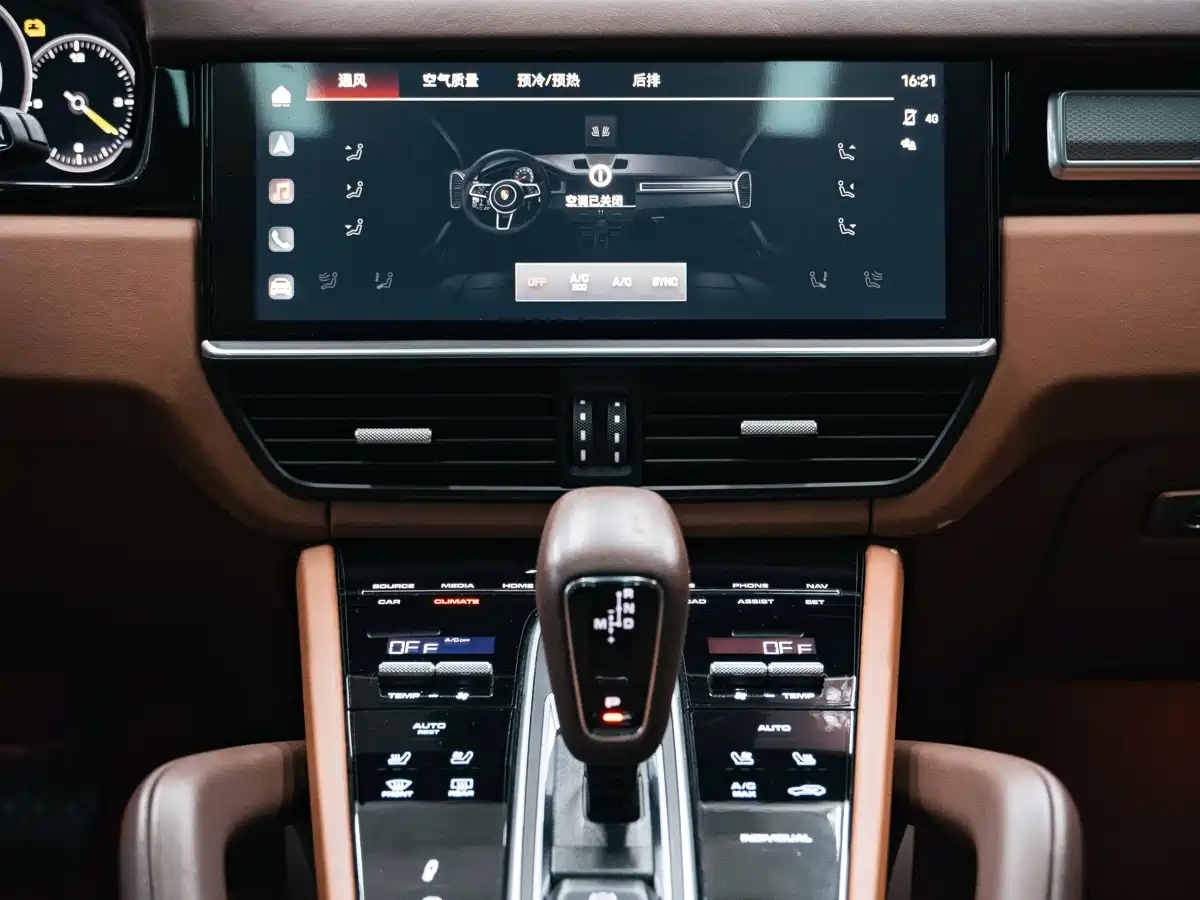 Porsche Cayenne New Energy 2023 Cayenne E-Hybrid 2.0T Platinum Edition фото 24