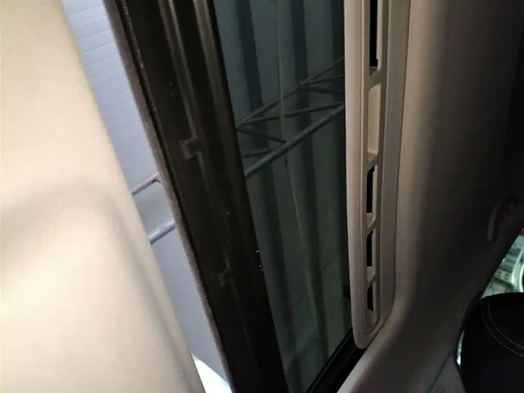 Škoda Skoda Rapid Spaceback 2016 Facelift 1.6L Automatic Smart Edition фото 18