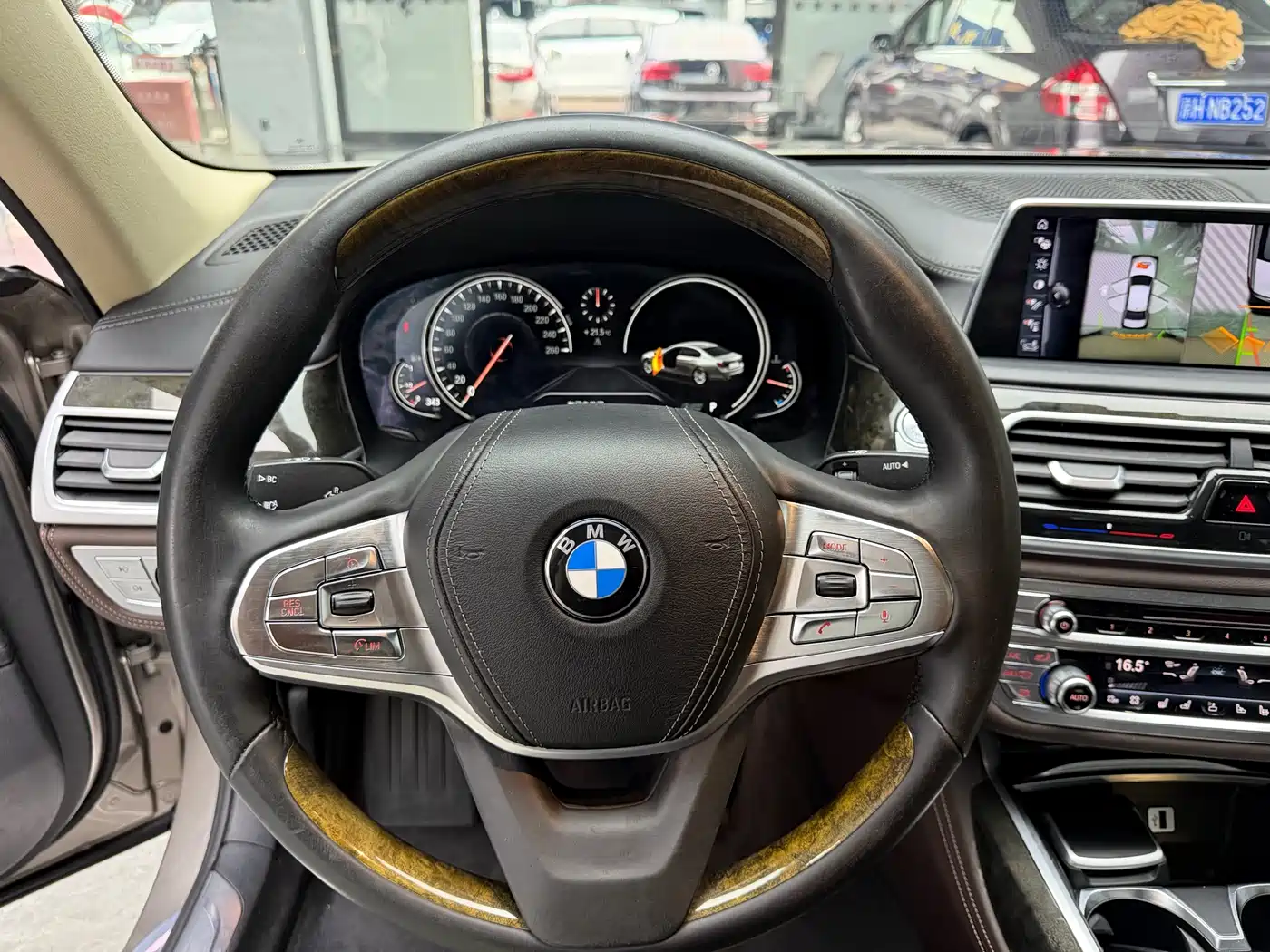 BMW 7 Series 2016 730Li Leading фото 8