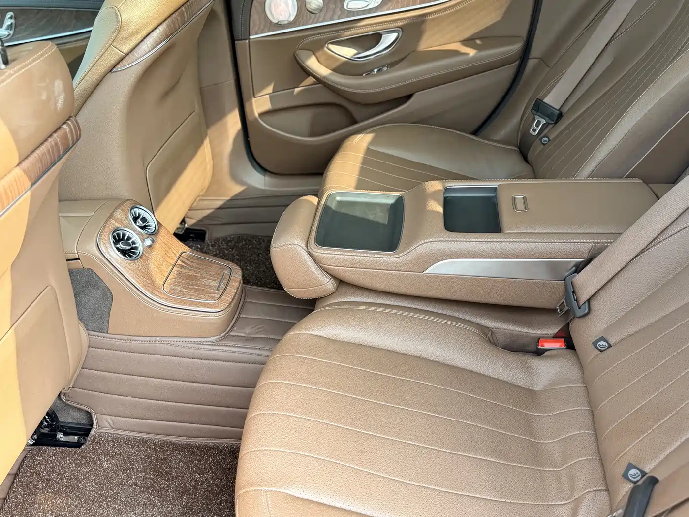 Mercedes-Benz E-Class 2022 Second Facelift E 300 L Luxury фото 16