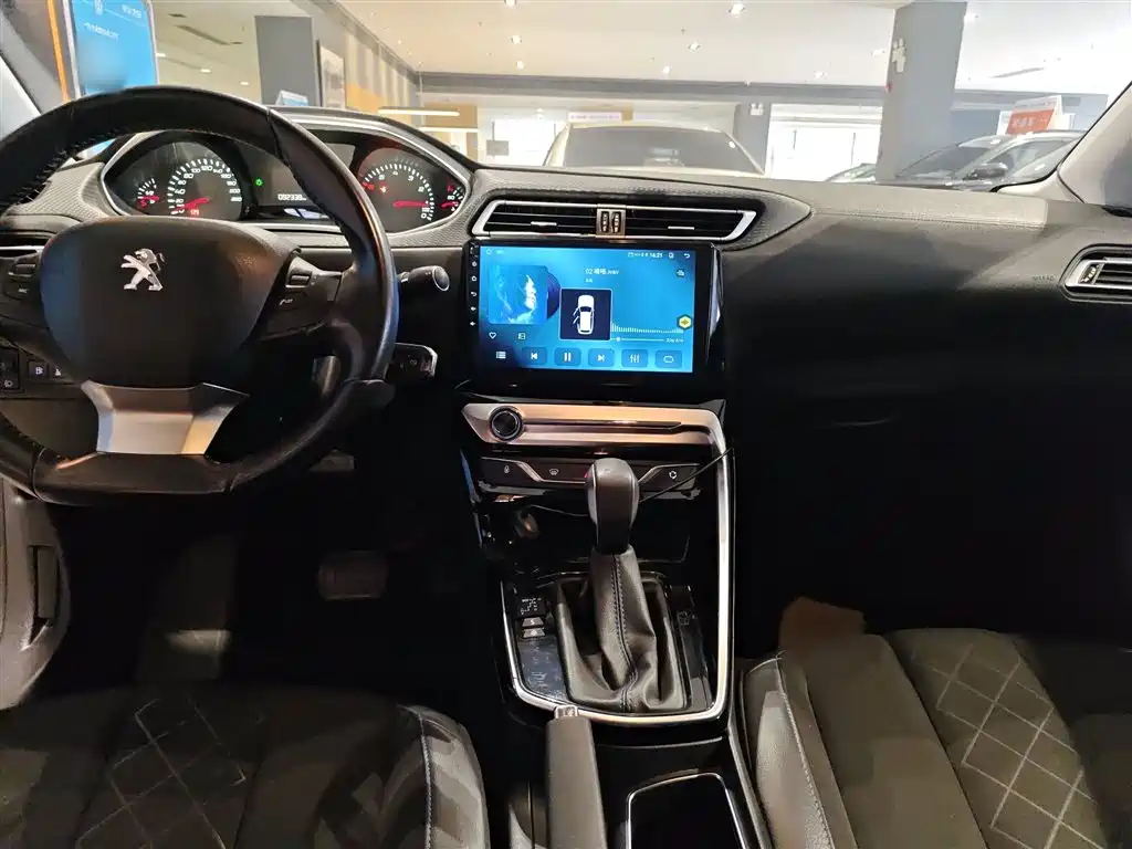Peugeot 308 2016 1.6L Automatic Luxury фото 6