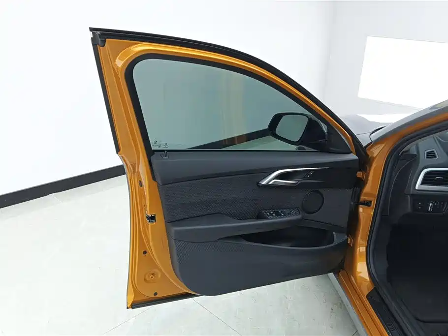 BMW 1 Series 2018 118i Fashion Edition фото 7
