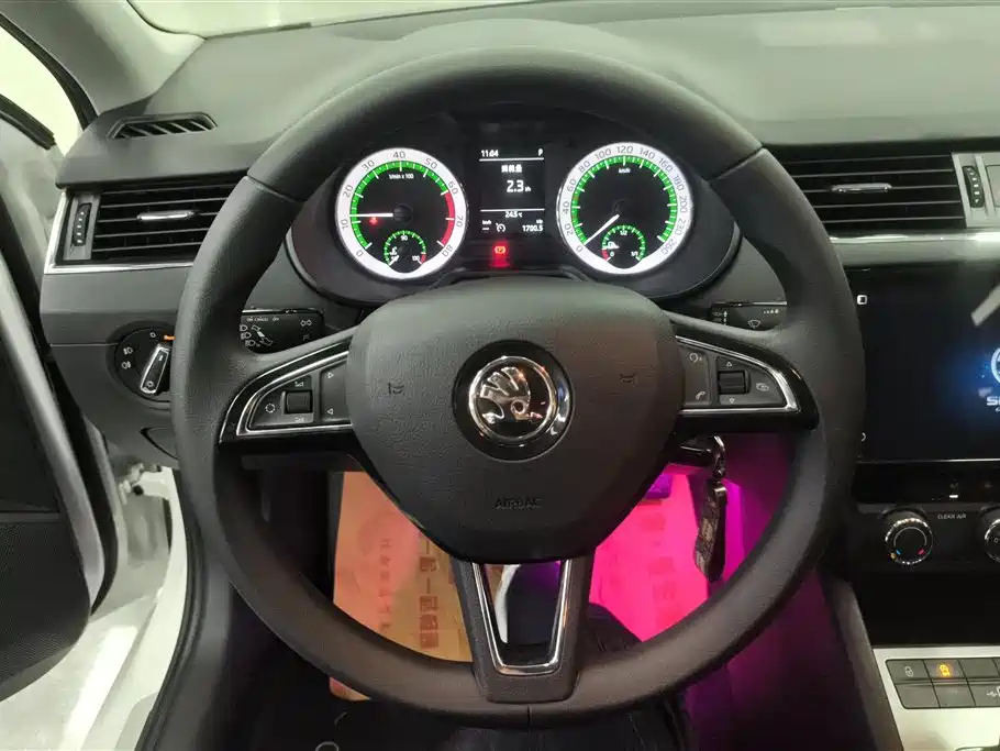 Škoda Octavia 2019 1.5L Auto Comfort Edition фото 15