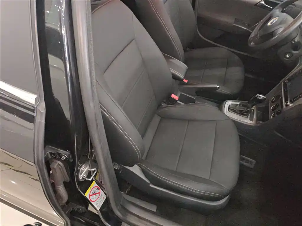Volkswagen Lavida 2013 Facelift Classic 1.6L Automatic Trend фото 25